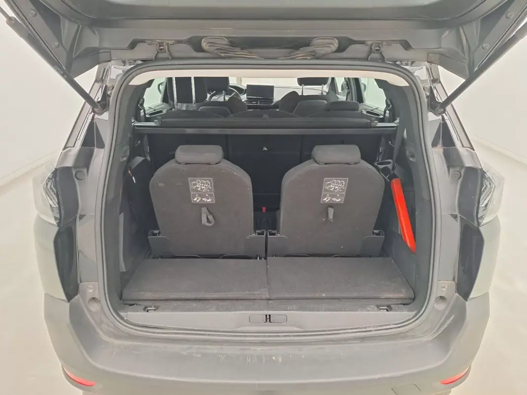 Peugeot 5008 2022 - 18750 EUR, 146000 km - AUTO.MOTO.pt - 146000km - foto 10 de 17