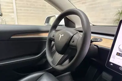 Tesla Model 3 2021 - 25450 EUR, 58710 km - AUTO.MOTO.pt - 58710km - foto 48 de 56
