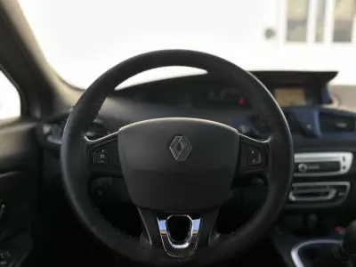 Renault Grand Scénic 2015 - 7990 EUR, 242000 km - AUTO.MOTO.pt - 242000km - foto 24 de 42