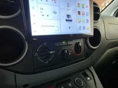 Peugeot PARTNER GIRAFON 2018 - 11990 EUR, 173000 km - AUTO.MOTO.pt - 173000km - foto 5 de 12