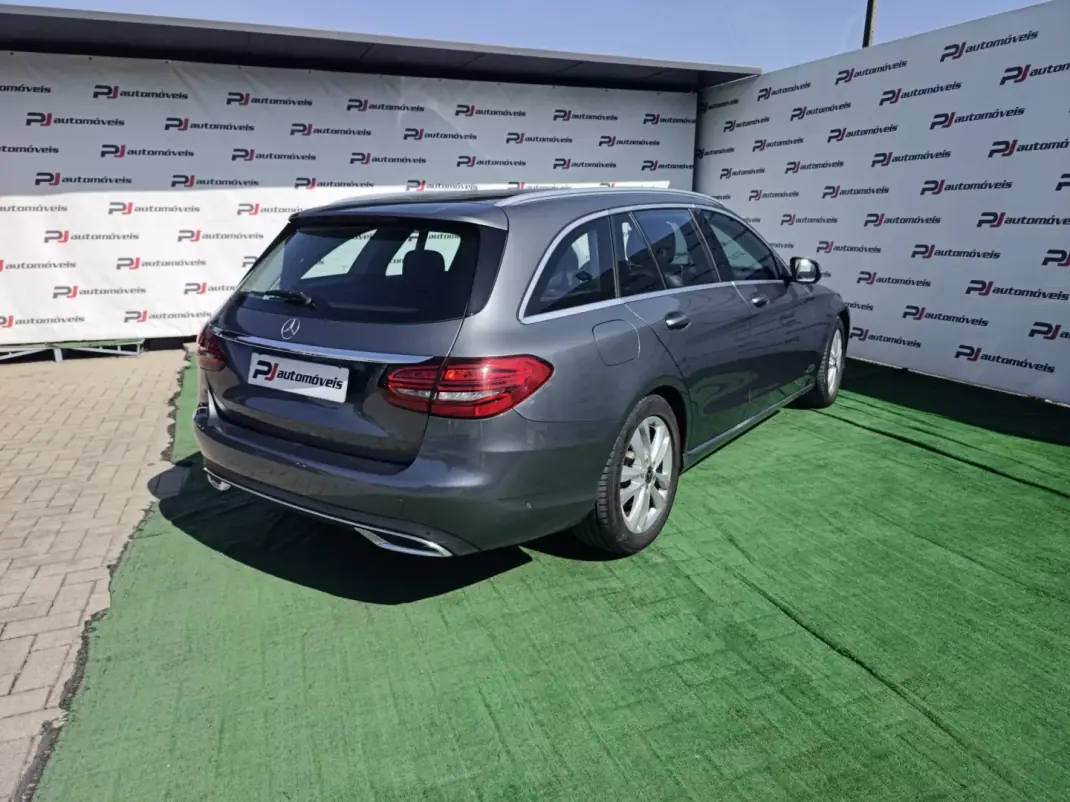 Mercedes-Benz C 180 2018 - 20990 EUR, 221000 km - AUTO.MOTO.pt - 221000km - foto 4 de 18