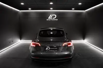 Tesla Model 3 2021 — foto 5 de 13
