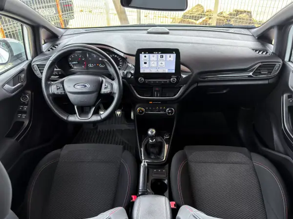 Ford Fiesta 2018 - 12500 EUR, 99424 km - AUTO.MOTO.pt - 99424km - foto 22 de 25