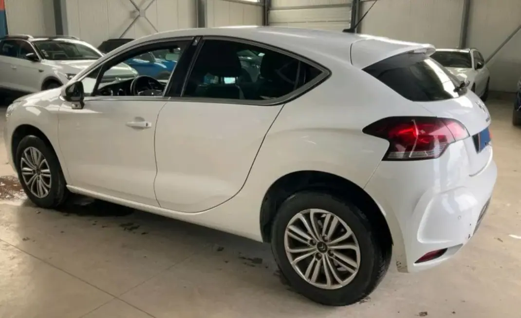 Citroën DS4 2014 - 8900 EUR, 118142 km - AUTO.MOTO.pt - 118142km - foto 9 de 11