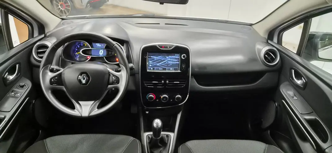 Renault Clio Sport Tourer 2015 - 7990 EUR, 193961 km - AUTO.MOTO.pt - 193961km - foto 9 de 20