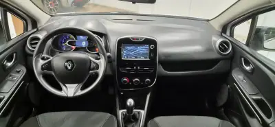 Renault Clio Sport Tourer 2015 - 7990 EUR, 193961 km - AUTO.MOTO.pt - 193961km - foto 9 de 20
