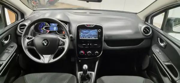 Renault Clio Sport Tourer 2015 - 7990 EUR, 193961 km - AUTO.MOTO.pt - 193961km - foto 9 de 20