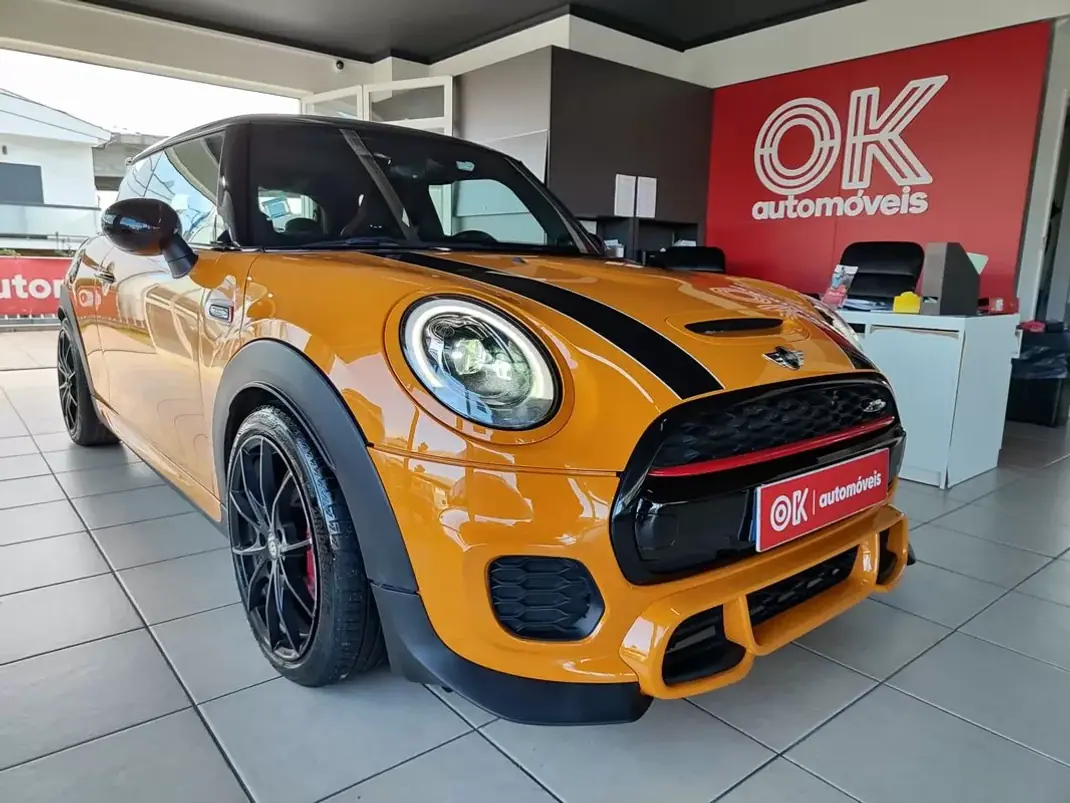 MINI John Cooper Works 2015 - 21500 EUR, 91950 km - AUTO.MOTO.pt - 91950km - foto 1 de 38