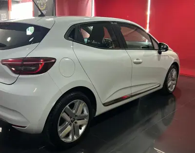 Renault Clio 2023 - 13950 EUR, 70480 km - AUTO.MOTO.pt - 70480km - foto 5 de 19