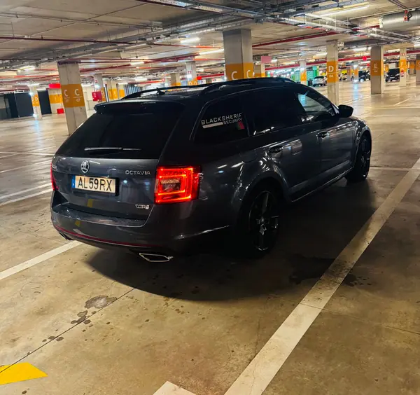 Skoda Octavia Break 2015 - 14000 EUR, 235000 km - 235000km - foto 11 de 15