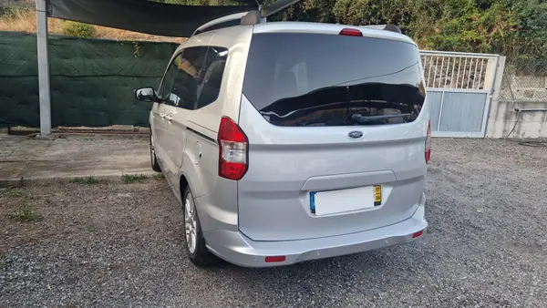 Ford Courier 2017 - 9150 EUR, 72862 km - AUTO.MOTO.pt - 72862km - foto 8 de 15