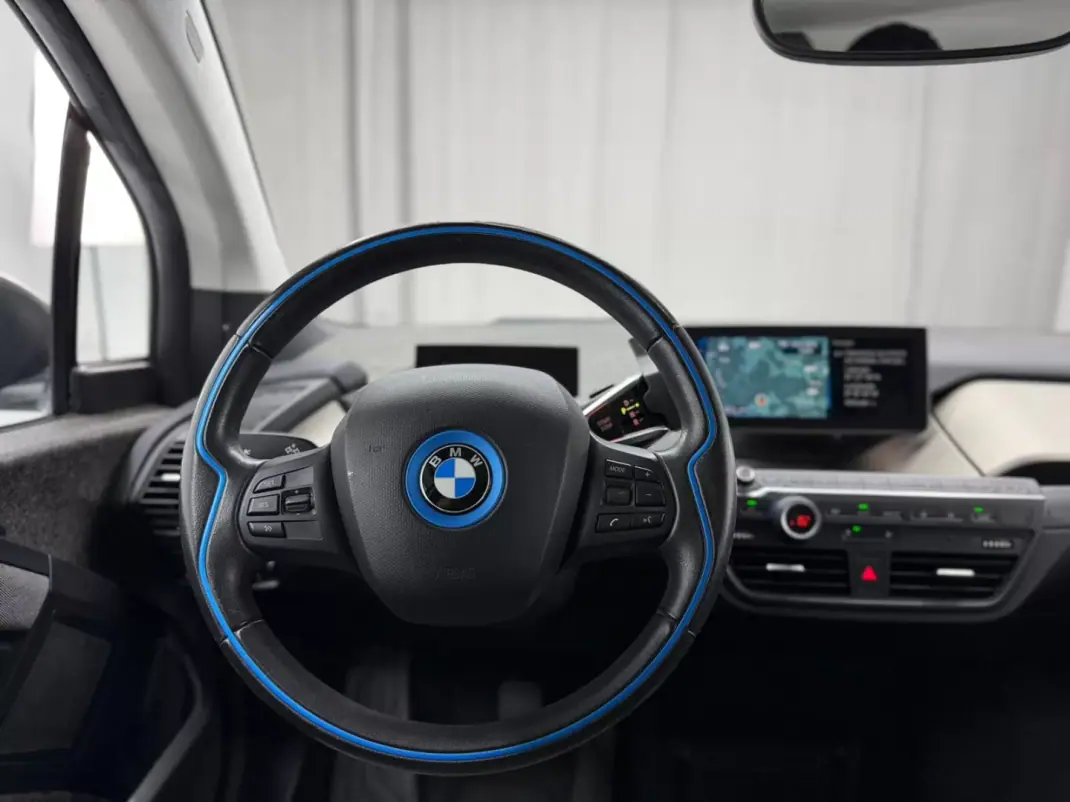 BMW i3 2014 - 10750 EUR, 118000 km - AUTO.MOTO.pt - 118000km - foto 15 de 23