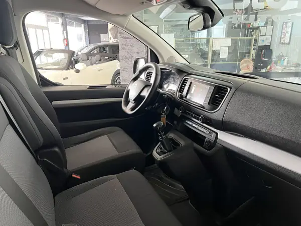 Citroën Spacetourer 2018 - 18900 EUR, 210620 km - AUTO.MOTO.pt - 210620km - foto 19 de 23