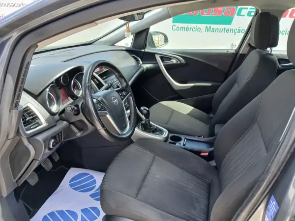 Opel Astra Sports Tourer 2011 - 6750 EUR, 153222 km - AUTO.MOTO.pt - 153222km - foto 15 de 25