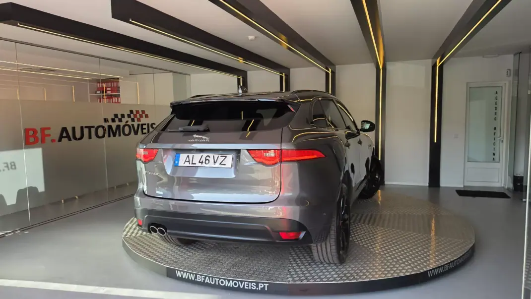 Jaguar F-Pace 2017 - 19500 EUR, 157804 km - 157804km - foto 21 de 74