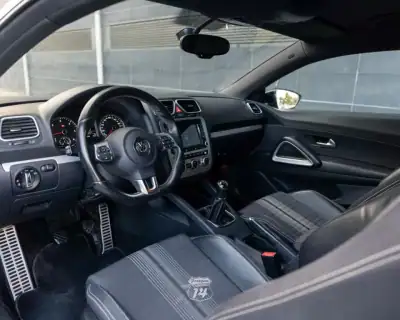 Volkswagen Scirocco 2013 - 16990 EUR, 153299 km - AUTO.MOTO.pt - 153299km - foto 24 de 49