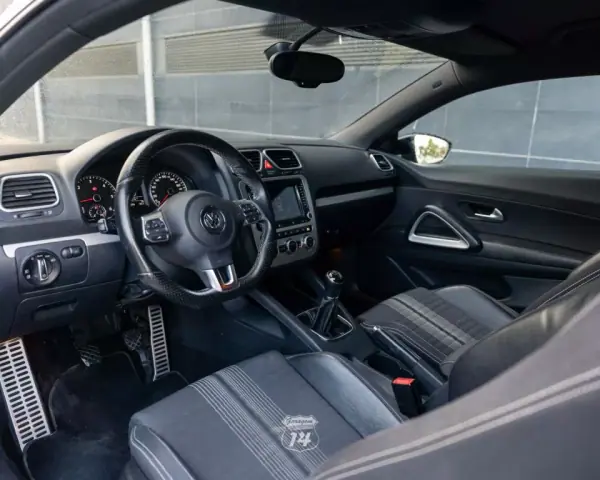 Volkswagen Scirocco 2013 - 16990 EUR, 153299 km - AUTO.MOTO.pt - 153299km - foto 24 de 49