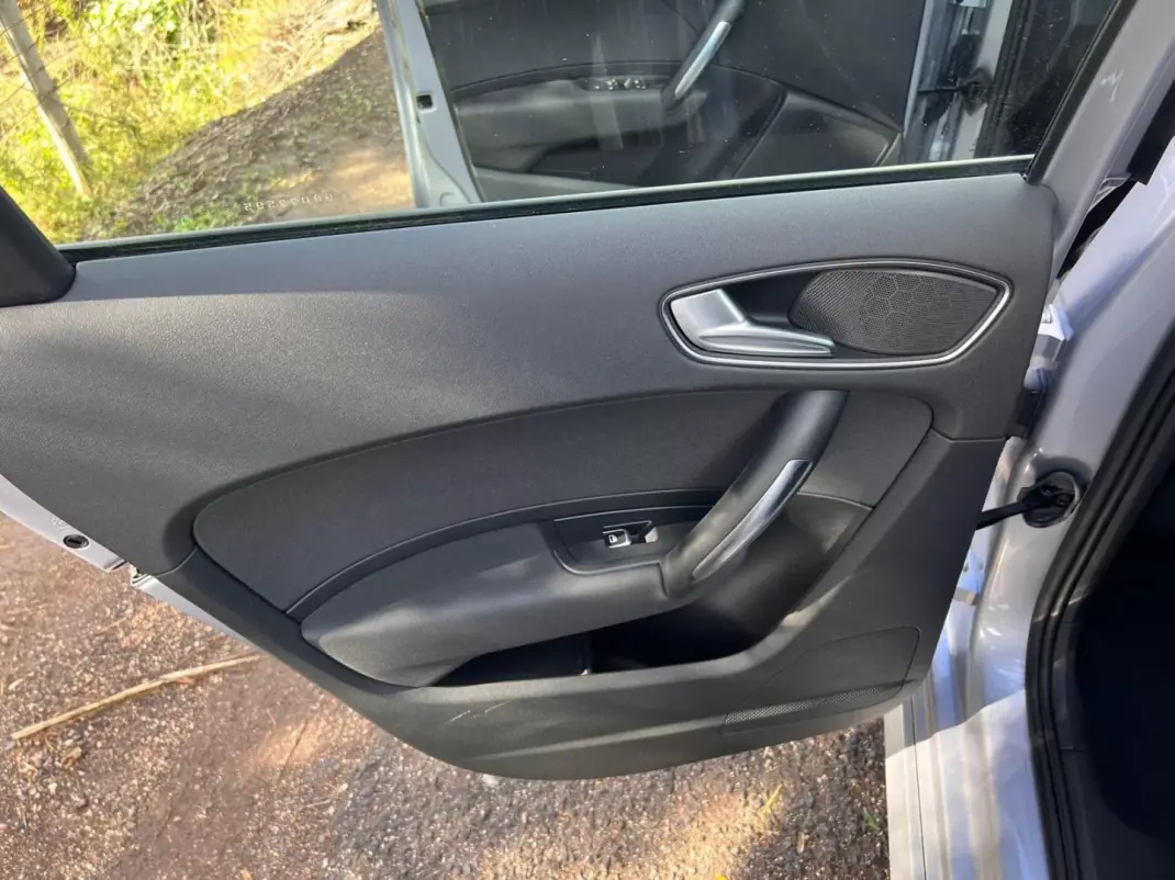 Audi A1 Sportback 2016 - 14995 EUR, 145170 km - AUTO.MOTO.pt - 145170km - foto 27 de 34