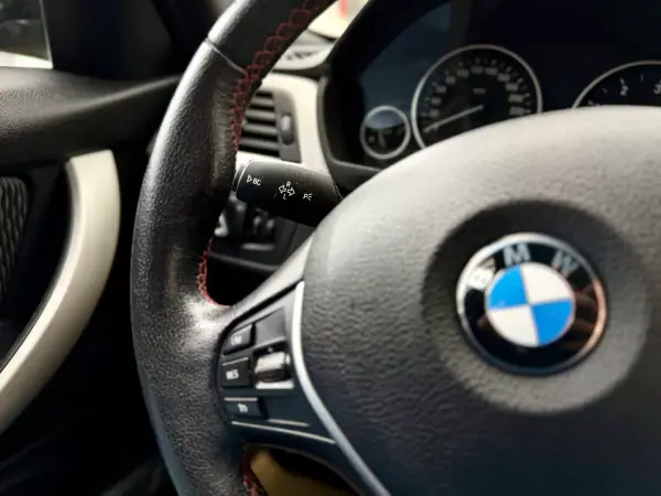 BMW 318 2016 - 15950 EUR, 172000 km - AUTO.MOTO.pt - 172000km - foto 19 de 27