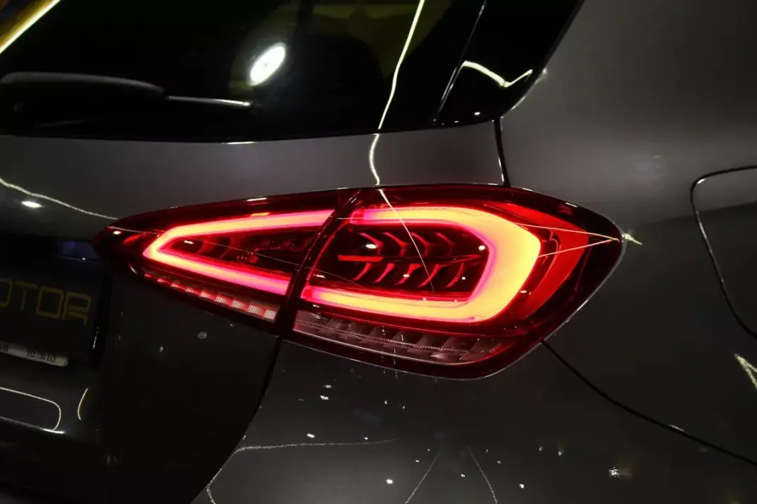 Mercedes-Benz A 250 2020 - 23890 EUR, 109000 km - AUTO.MOTO.pt - 109000km - foto 8 de 29