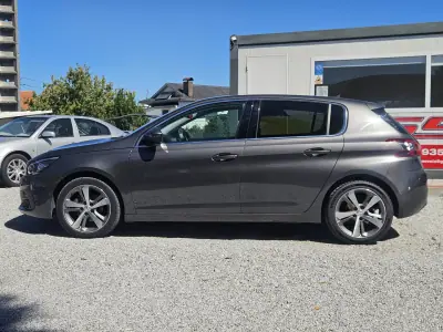 Peugeot 308 2018 - 13200 EUR, 61900 km - 61900km - foto 5 de 37
