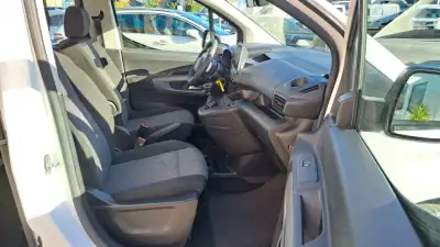 Toyota Proace City Verso 1.5D L1 Confort 2022 - 22900 EUR, 171567 km - AUTO.MOTO.pt - 171567km - foto 13 de 35