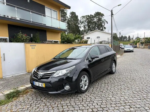 Toyota Avensis SW 2.0 D-4D Exclusive +Navi 2012 Diesel