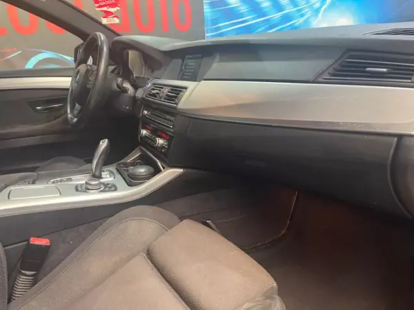 BMW 520 2010 - 15999 EUR, 174000 km - AUTO.MOTO.pt - 174000km - foto 33 de 51
