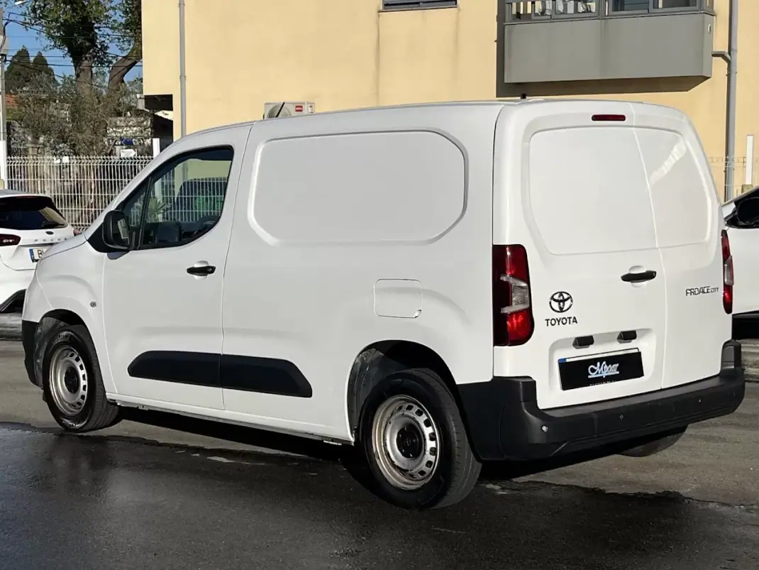 Toyota 2021 - 13950 EUR, 115000 km - AUTO.MOTO.pt - 115000km - foto 6 de 30