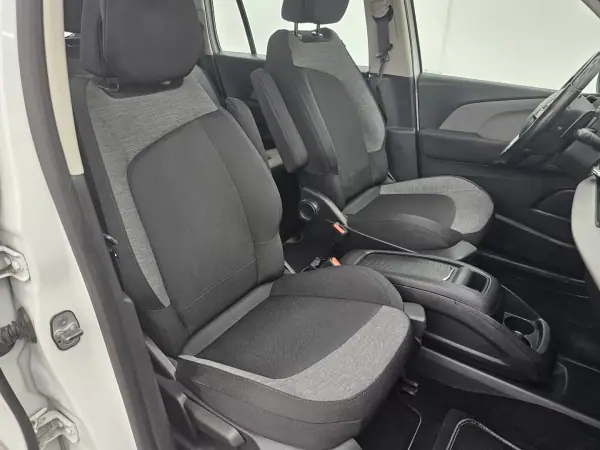 Citroën C4 Grand Picasso 2018 - 13650 EUR, 245556 km - AUTO.MOTO.pt - 245556km - foto 18 de 43