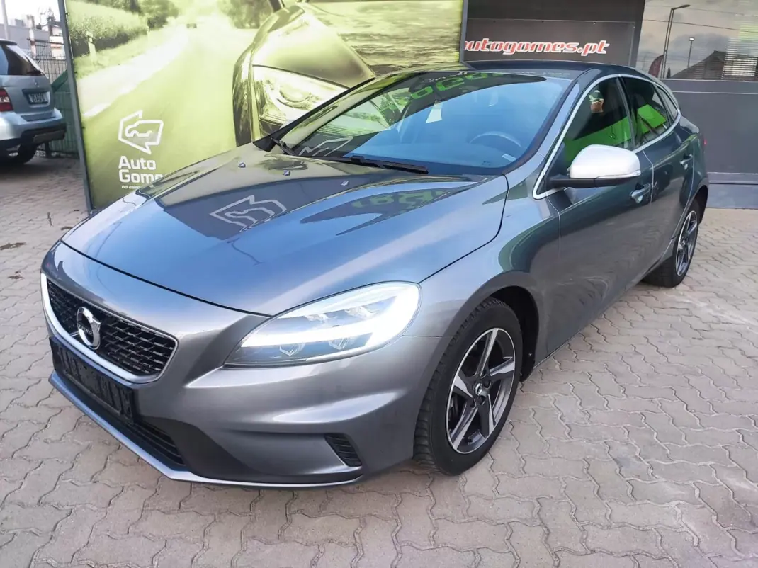 Volvo V40 2018 - 17500 EUR, 185000 km - AUTO.MOTO.pt - 185000km - foto 8 de 28