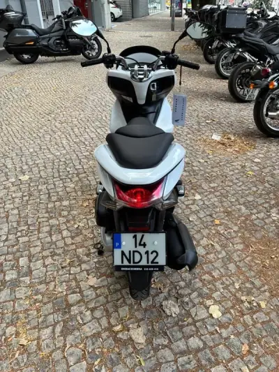 Honda PCX 125 2012 - 1900 EUR, 64269 km - AUTO.MOTO.pt - 64269km - foto 2 de 12