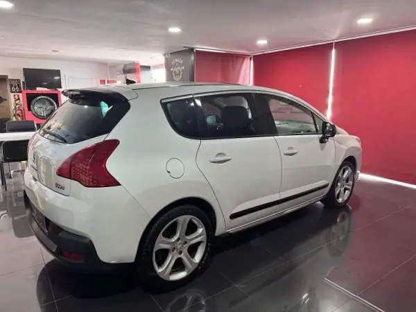 Peugeot 3008 2012 - 9250 EUR, 280000 km - AUTO.MOTO.pt - 280000km - foto 4 de 18