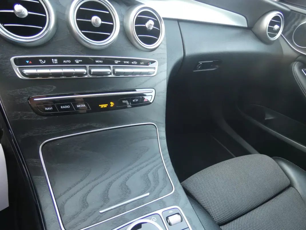 Mercedes-Benz C 220 2018 - 20750 EUR, 299000 km - AUTO.MOTO.pt - 299000km - foto 22 de 27