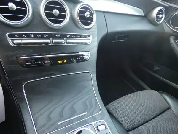 Mercedes-Benz C 220 2018 - 20750 EUR, 299000 km - AUTO.MOTO.pt - 299000km - foto 22 de 27