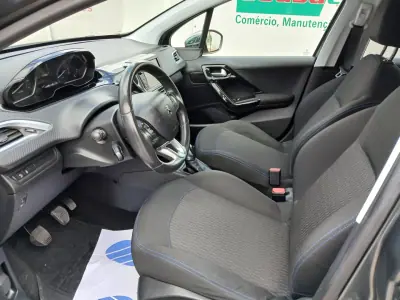 Peugeot 208 2017 - 7950 EUR, 104781 km - AUTO.MOTO.pt - 104781km - foto 16 de 26