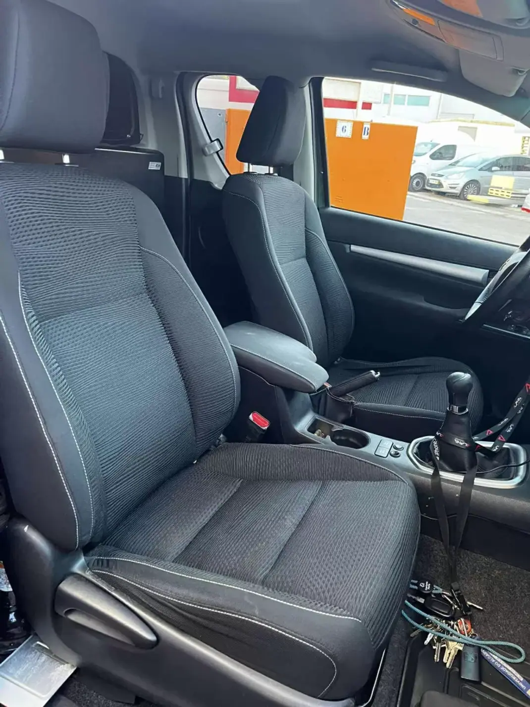 Toyota HILUX 2.4 D-4D 4x4 Extra Cab Comfort 2018 - 36900 EUR, 141545 km - AUTO.MOTO.pt - 141545km - foto 14 de 17