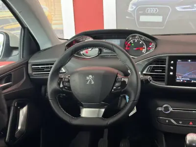 Peugeot 308 2019 - 16500 EUR, 74173 km - AUTO.MOTO.pt - 74173km - foto 19 de 20