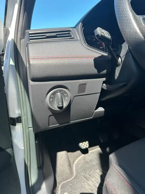 SEAT Arona 2020 - 14000 EUR, 152238 km - AUTO.MOTO.pt - 152238km - foto 15 de 22