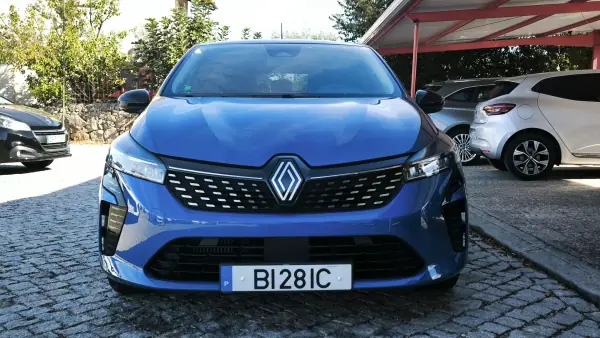 Renault Clio 2024 — foto 3 de 10