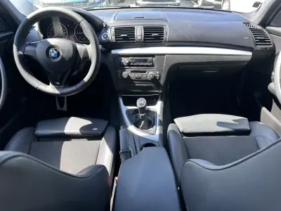 BMW 118 2009 - 9900 EUR, 177000 km - AUTO.MOTO.pt - 177000km - foto 25 de 46