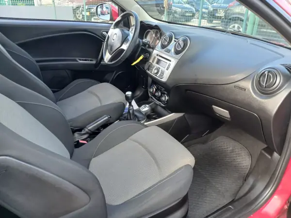 Alfa Romeo MiTo 2011 - 6950 EUR, 77076 km - AUTO.MOTO.pt - 77076km - foto 23 de 26