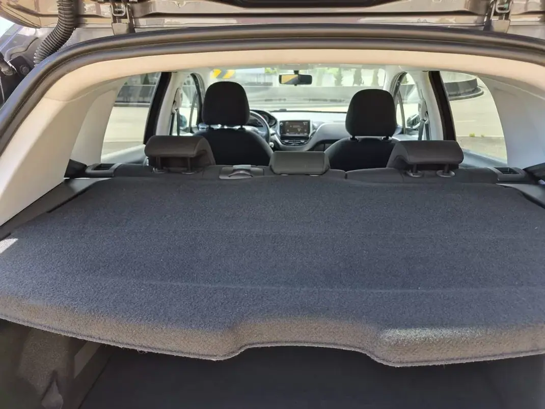Peugeot 2008 2017 - 9999 EUR, 63500 km - 63500km - foto 21 de 33