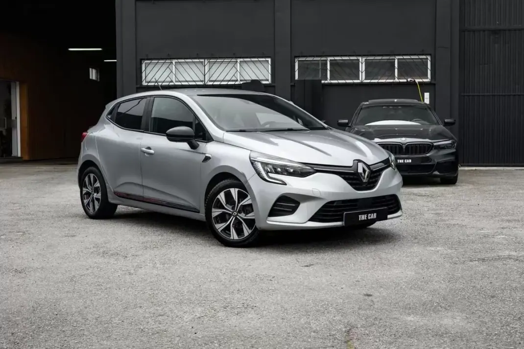 Renault Clio 2021 - 12999 EUR, 105800 km - AUTO.MOTO.pt - 105800km - foto 1 de 24