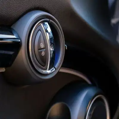 MINI Cooper 2015 - 19999 EUR, 172000 km - AUTO.MOTO.pt - 172000km - foto 17 de 24