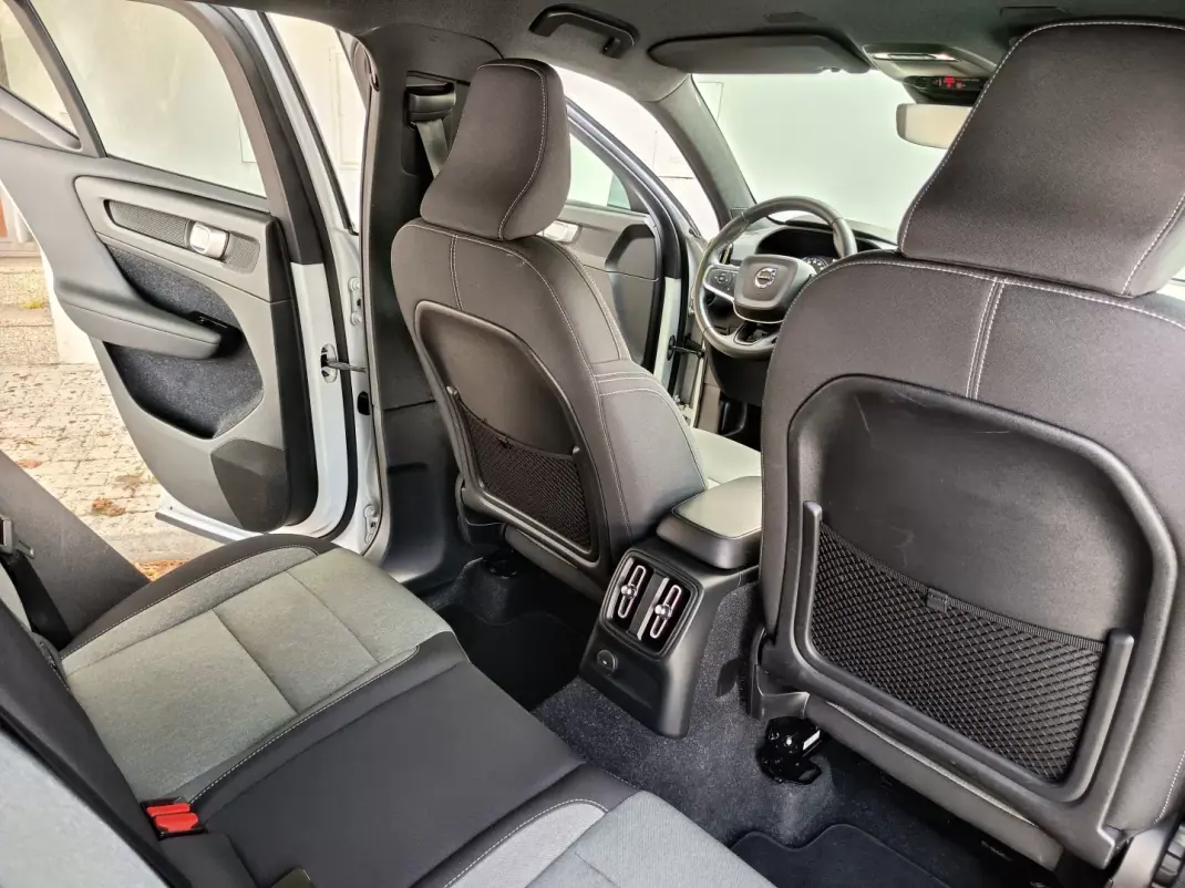 Volvo XC 40 2020 - 23990 EUR, 116700 km - 116700km - foto 23 de 26