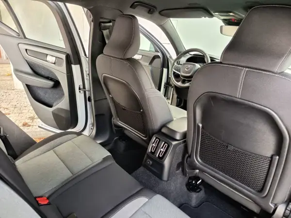Volvo XC 40 2020 - 23990 EUR, 116700 km - AUTO.MOTO.pt - 116700km - foto 23 de 26