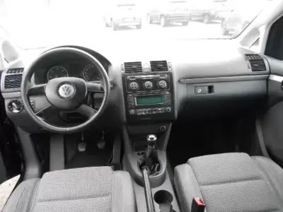 Volkswagen Touran 2003 - 7500 EUR, 303400 km - AUTO.MOTO.pt - 303400km - foto 9 de 11