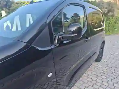 Citroën BERLINGO 3 LUGARES 2020 - 10250 EUR, 230000 km - AUTO.MOTO.pt - 230000km - foto 4 de 12