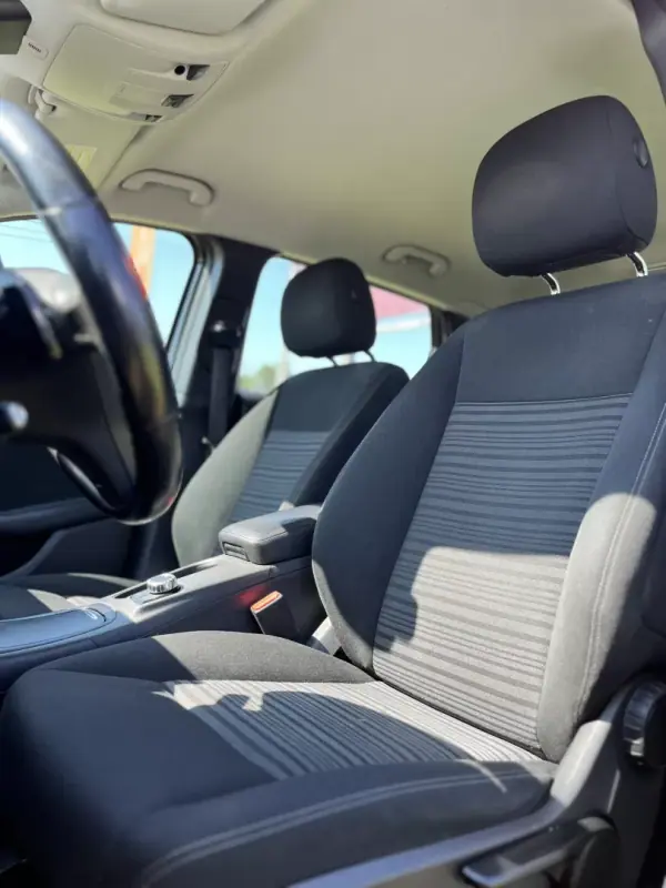 Mercedes-Benz B 180 2012 - 12900 EUR, 125490 km - AUTO.MOTO.pt - 125490km - foto 10 de 14